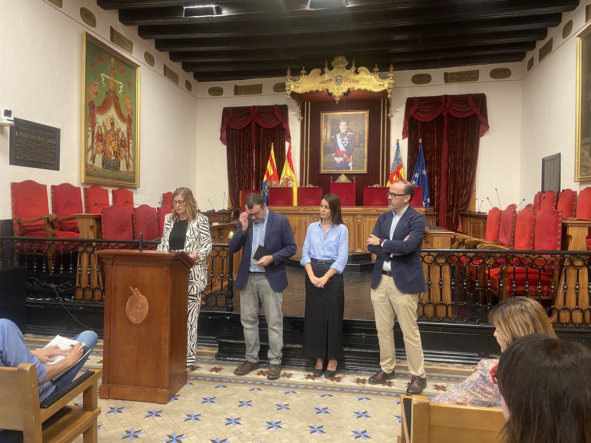 InformadoresElx's tweet image. 🏆La Asociación de Informadores de Elche, junto a @UniversidadMH y @ajuntamentelx , ha entregado a @kikollan (@el_pais ) el IV Premio Vicente Verdú de Periodismo e Innovación
 
 🎖️@raulsanchezglez (@eldiarioes) y @hectorgbarnes (@elconfidencial ) han recibido sendos accésits