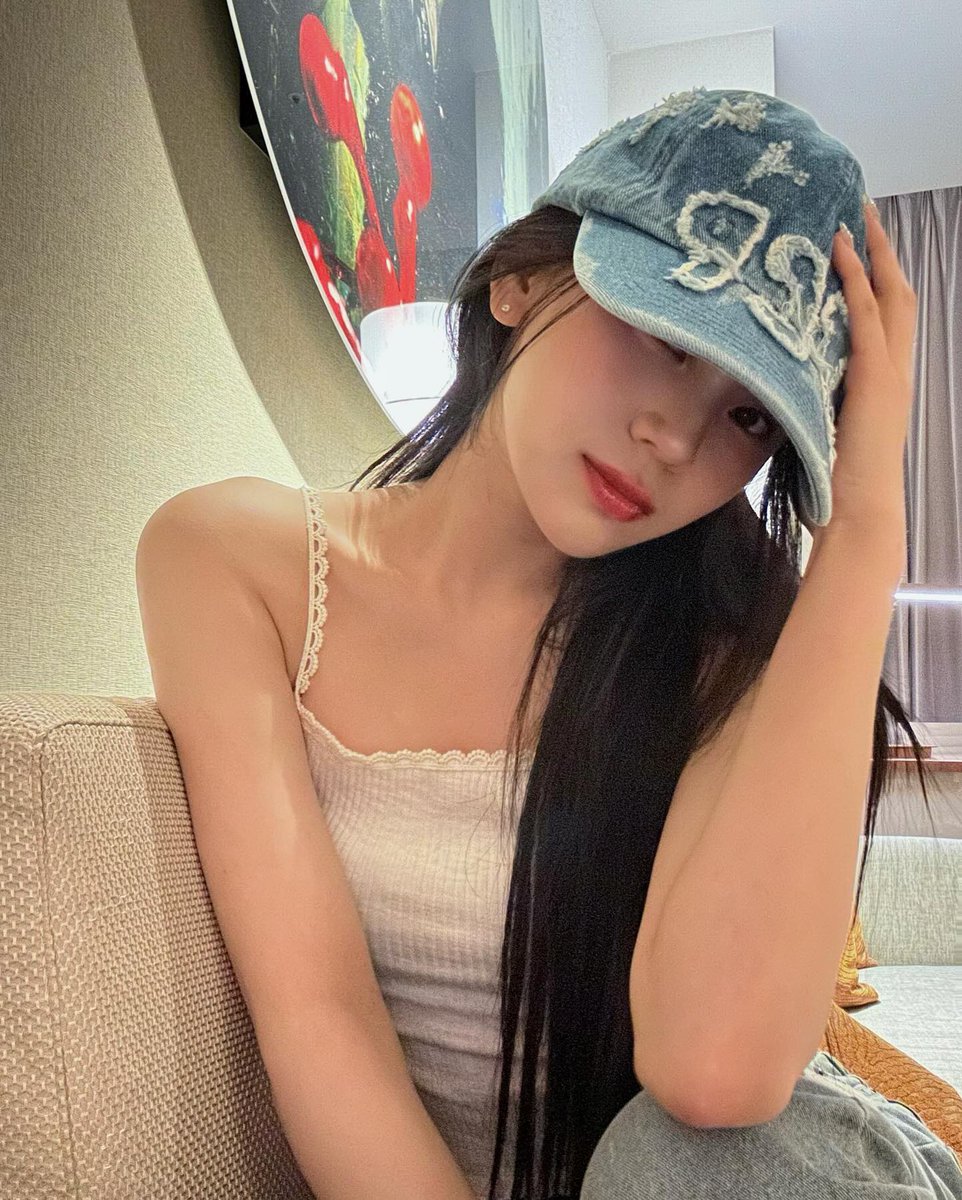 UmjiBrazil's tweet photo. #PICS | Umji via Instagram

“Eu gosto de boné. 🧢✨”

(1/4)

#UMJI #엄지 #VIVIZ @VIVIZ_official https://t.co/kSr325dxSv