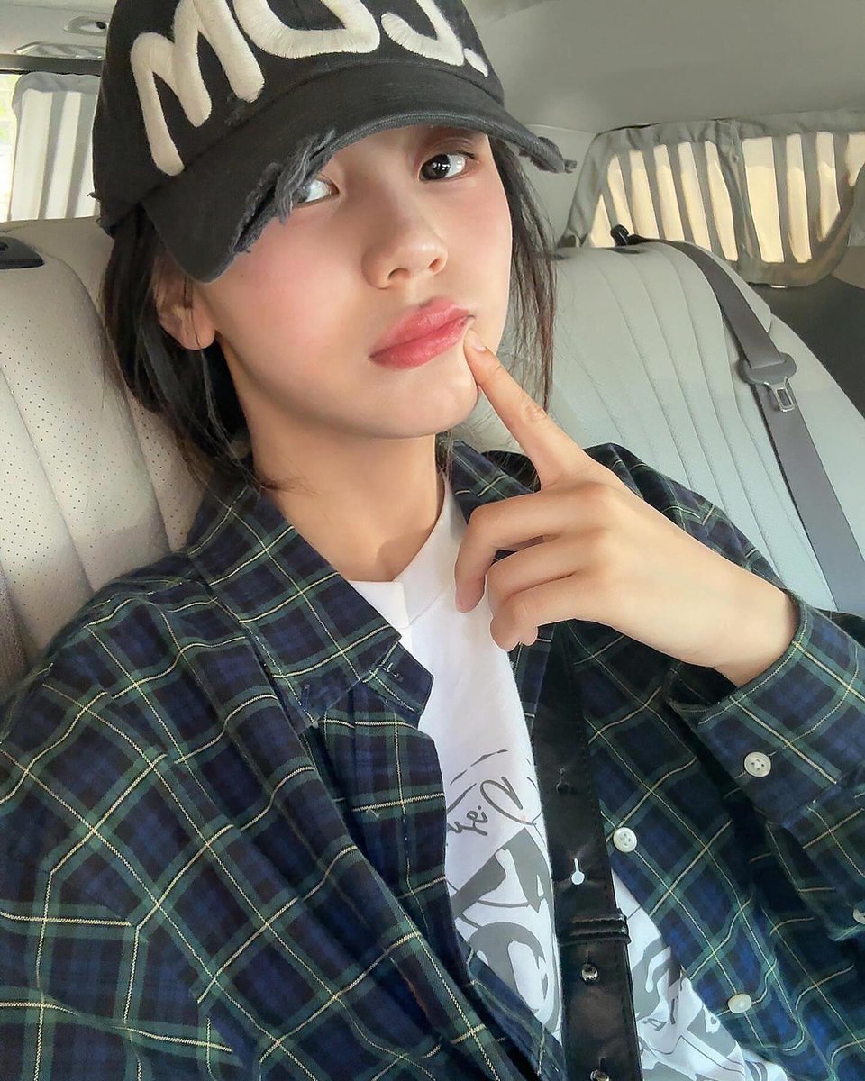 UmjiBrazil's tweet photo. “Eu gosto de boné. 🧢✨”

(3/4) https://t.co/RlWv3wQiK1