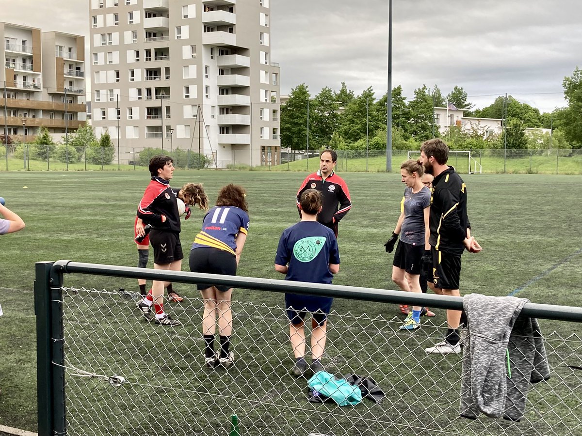 VolantGoal's tweet image. Devinez de quel sport on vous causera samedi dans Goal-Volant, sur @RadioClab et @TimbreFM ? 🏐🏉⚽️