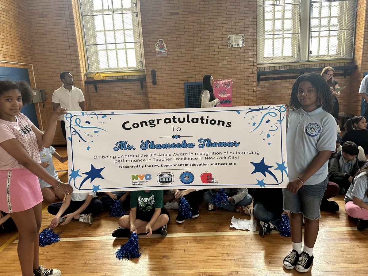 Ps96x's tweet photo. Supt. @cristinevaughan paid us a surprise visit today  to share that our very own Shameeka Thomas was selected as D11’s 2024 Big Apple Award Winner!  Ms. Thomas was chosen from 5,000 nominees in New York City for her excellence in teaching.  We are so proud of her! @District11BX https://t.co/5k35HhBwaU