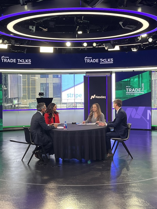 Hear from top industry leaders from <a href="/aamlive/">Advisors Asset Management</a>, Lido Advisors and <a href="/FiduciaryTrust/">Fiduciary Trust International</a> on @NASDAQ <a href="/TradeTalks/">TradeTalks</a> with <a href="/JillMalandrino/">Jill Malandrino</a>! They discuss why alternative assets are key for portfolio success in today's market. #TradeTalks #Investing #AlternativeAssets bit.ly/4ehTAGN