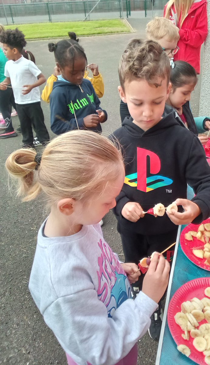 Mrs_EThomson's tweet photo. Thank you to @PEEK_project_ staff for joining us again today. Today we had a fruit kebab activity for classes. Our PEEK friends also got us moving with outdoor playground games. We had a great time!! 🍓🍇🍉🍌🍎 @LangfauldsPS 💛💙@MarcoPEEK123 @Mollie_PEEK https://t.co/c0JOGZ16kh