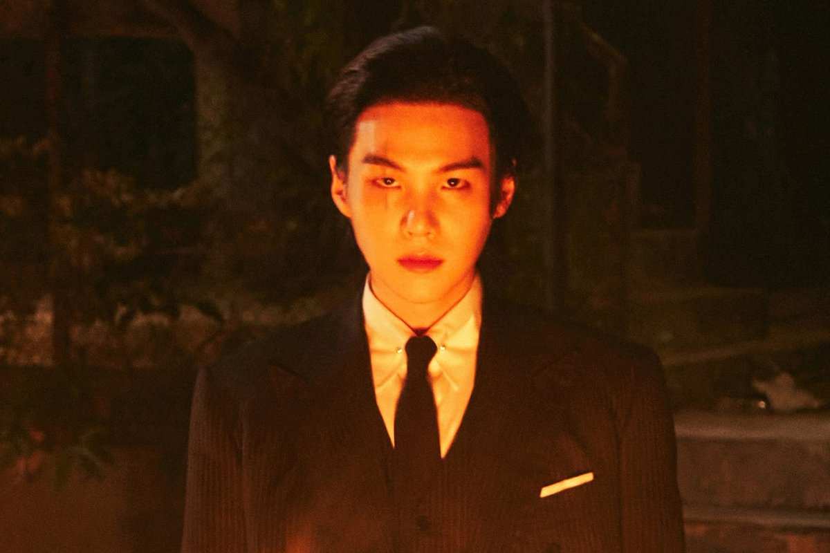 🗞️|| O vinil/LP de "D-Day" do Agust D estreiou em 27º lugar na parada mensal de álbuns ocidentais da Oricon em maio! 🇯🇵

Você ainda pode garantir o seu 👇
🔗: d-day-vinyl.carrd.co

CONGRATULATIONS AGUST D
#AgustD #SUGA #슈가 

©DataAgustD

~🎹