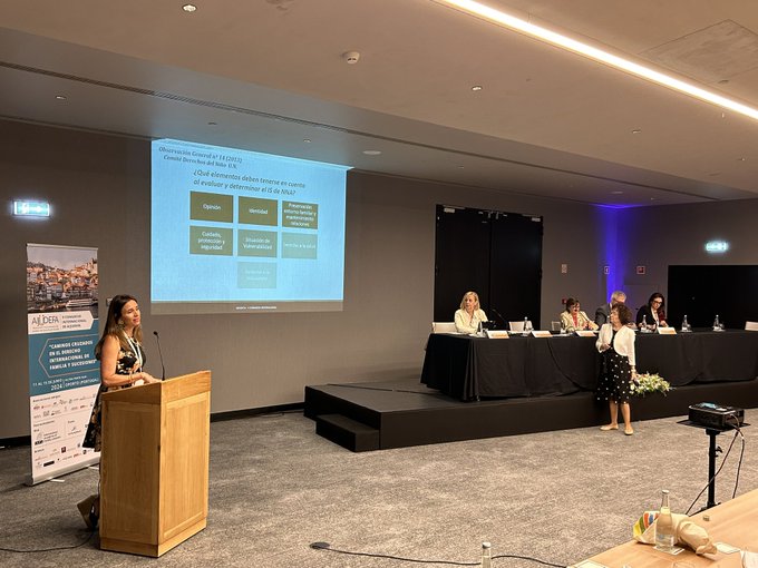 Hoy en V congreso de <a href="/aijudefa/">AIJUDEFA</a>  <a href="/Soniaalvarezgom/">Sonia Alvarez</a>  y 
Paola tamborero en la exposición de su estudio “Custodia compartida Vs Custodia Absoluta Estudio estadístico y seguimiento judicial” en representación de la <a href="/SCAF_cat/">SCAF. Societat Catalana d'Advocats de Família</a>  
#derechodefamilia