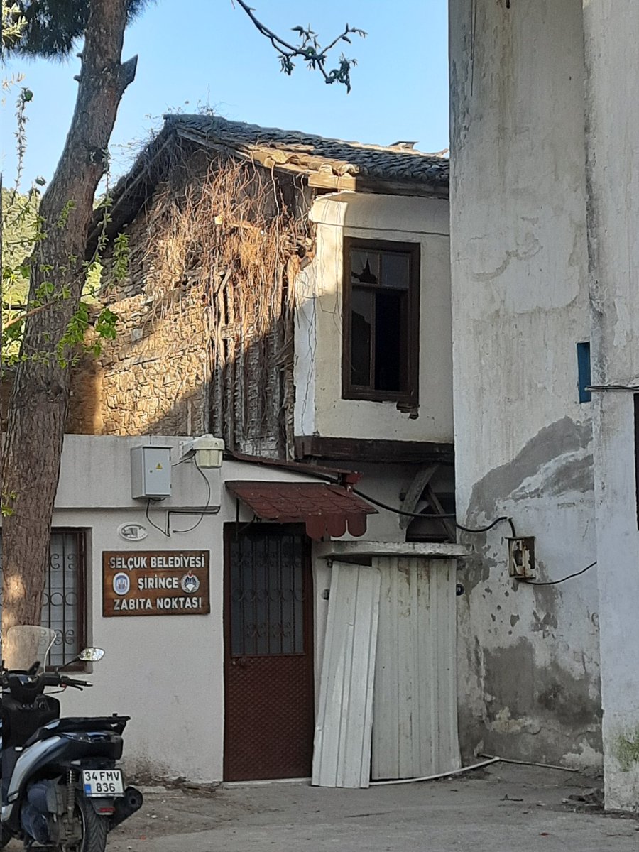 InsaniMimari's tweet photo. Dökülen sıvalar ve açığa çıkan yapım sistemleri
📍Şirince https://t.co/RTQemblzht