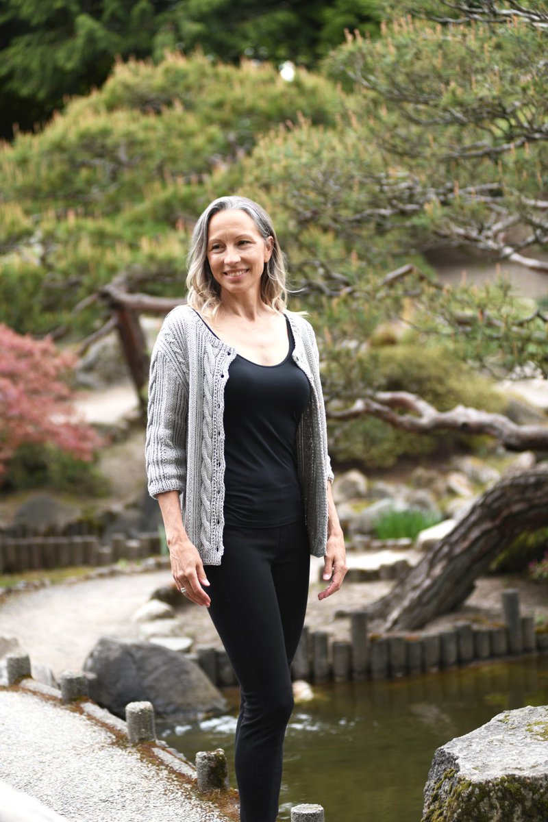 CascadeYarns's tweet photo. This is the “Retro Cardigan” made with Ultra Pima. You can find this free knitting pattern on our website! 🤩
🔗 https://t.co/qKriQKyy1p
#freepattern #cascadeultrapima #cardiganpattern #yarnlover #knitting #crochet #retro #fashion #cascadeyarns https://t.co/wBJmozZaPL
