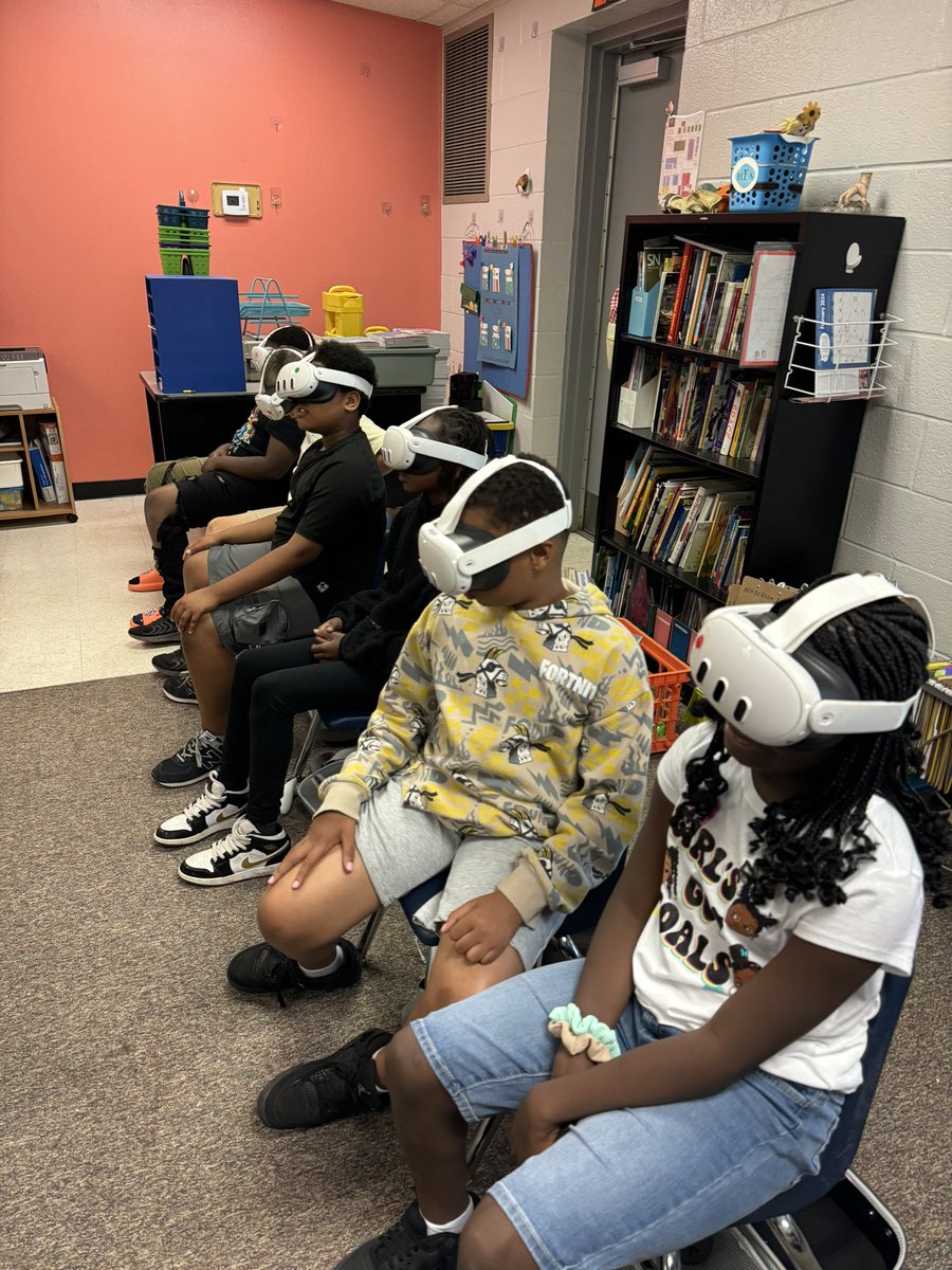 Kelly Mitchell tweet media