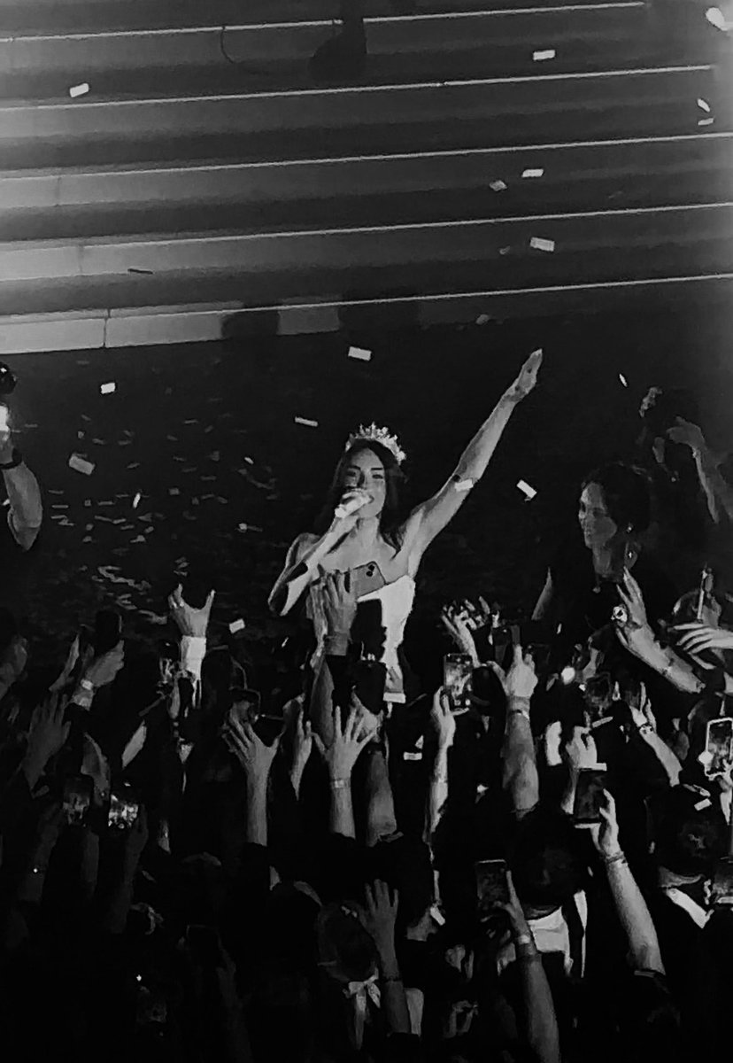 angelinafsofia's tweet photo. This tour is everything to me. Thank you star girl  @madisonbeer 💫🎀 https://t.co/ro2uJI8Bvq