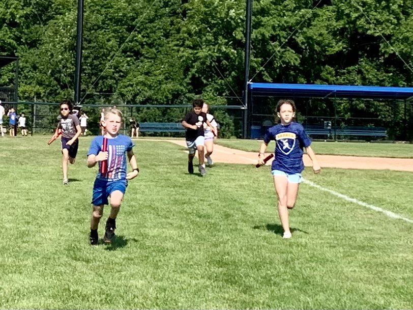wildcatxc_tf's tweet photo. More from our speedy #RelayDay. Fast FUN competition with our #Fastcats and their Youth  Coaches. (2/2). @jamesjanota @MrsConway5C @townsend_luke2 @napervillerunco https://t.co/QsaKlcfgKV