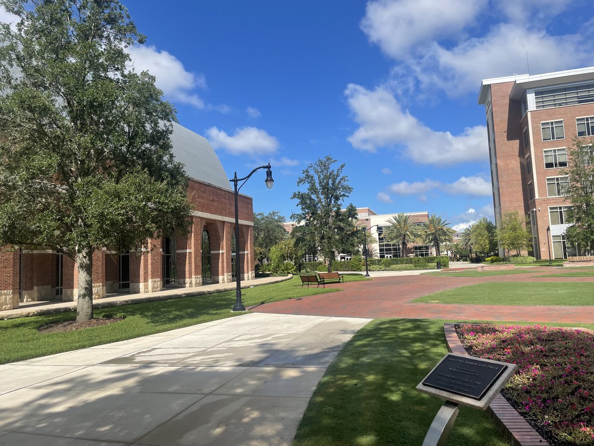 College counselor checking in from <a href="/UofTampa/">The University of Tampa</a> #YourPlaceintheSun