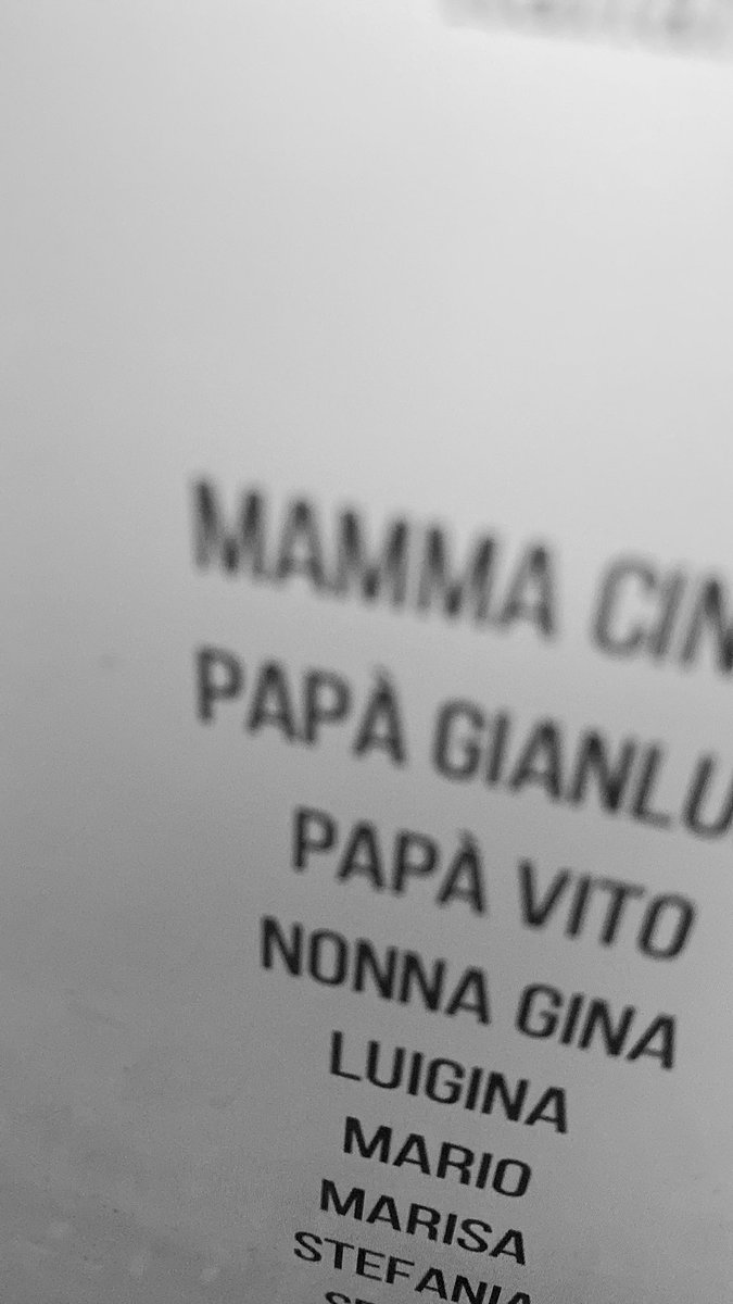 saryvanpelt's tweet photo. Ascoltando le musiche scelte mentre controllo il file finale del catering e P. cerca lo zaino per l’addio al celibato: disidratandomi perché giuro che ancora non ci credo che sta succedendo davvero
#lastcountdown 😭😭😭 https://t.co/zRiZ7NnCjp
