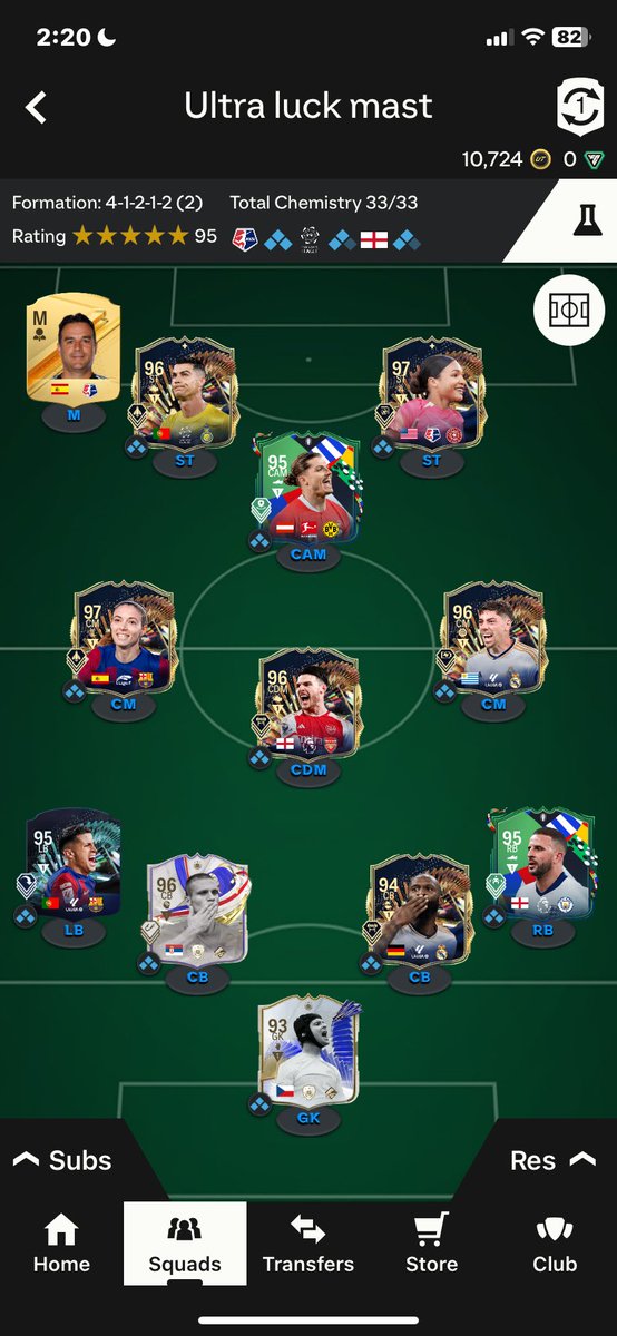 FnAfN7's tweet photo. @FUTCoinShop Idk which one https://t.co/lnCcPvhwwa