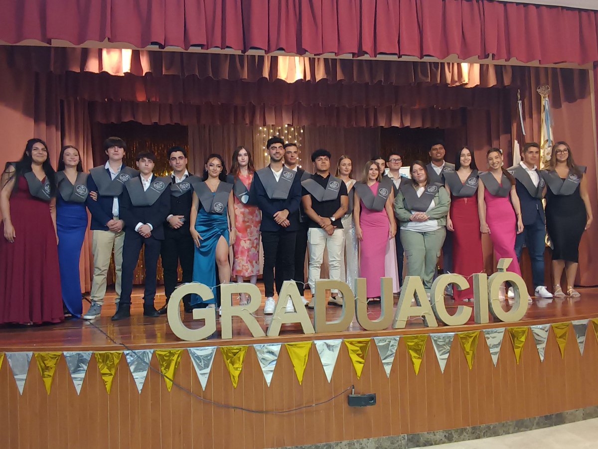 carmelitestgn's tweet photo. #ADMTWC #POSTC graduació de Gestió Administrativa! Molta sort nois i noies en els vostres propers projectes! Sou molt bona gent! #somifemescola #depetitsagransCarmelites https://t.co/LCeK4R5ic4