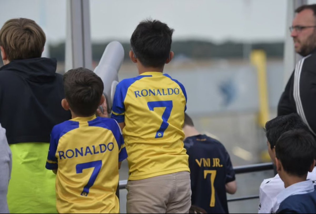 الجماهير البرتغالية و تيشيرت #النصر 
التيشيرت العالمي في أنحاء العالم 

#شعبية_النصر_الطاغية