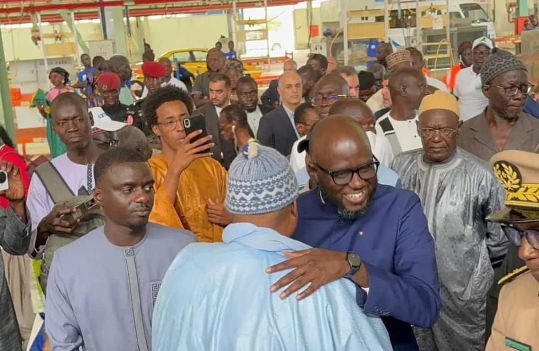 geovisiosn's tweet photo. 💯👉🏾🇸🇳Remise symbolique de 500 Taxis à Gaz Écologiques dans le cadre du renouvellement du parc🇸🇳
#mitta #anaser #jubjubaljubbanti #cetud https://t.co/sXVlu8Napb