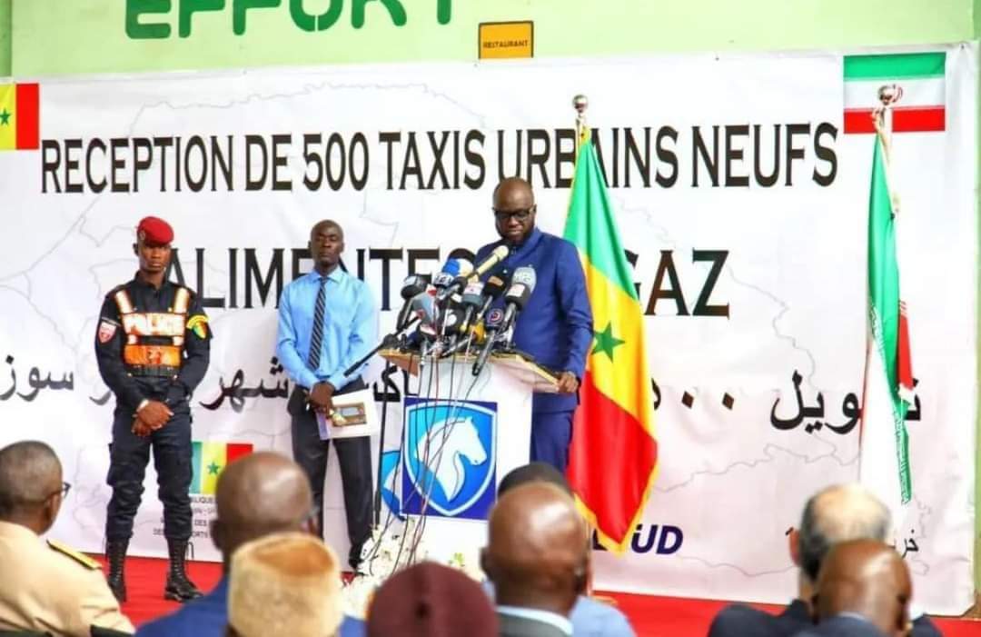 geovisiosn's tweet photo. 💯👉🏾🇸🇳Remise symbolique de 500 Taxis à Gaz Écologiques dans le cadre du renouvellement du parc🇸🇳
#mitta #anaser #jubjubaljubbanti #cetud https://t.co/sXVlu8Napb