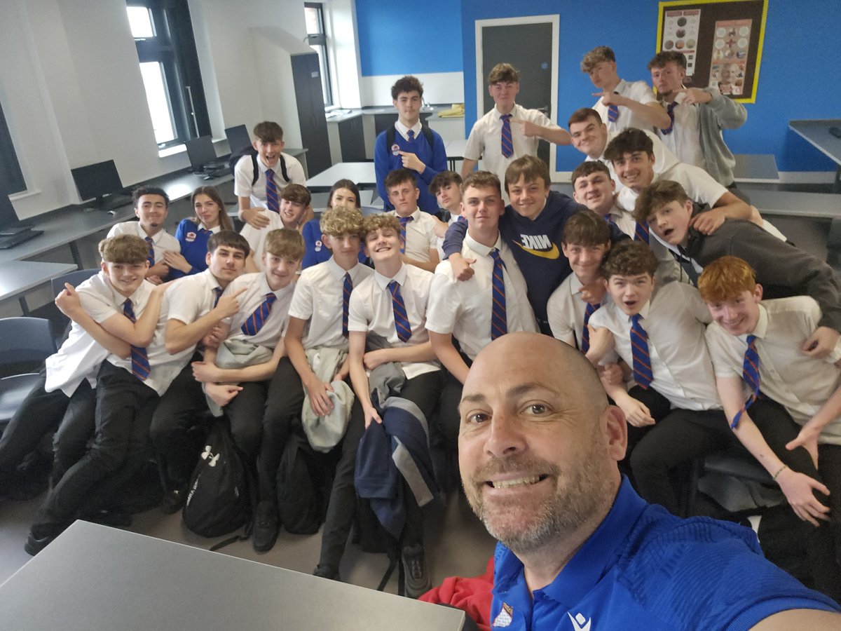 WhitmoreHighPE's tweet photo. So in a flash this lot are done!!  Loved having them as our @whitmorehigh GCSE PE group over the past 2 years, and looking forward to results day on August 22nd.  You lot did good! 😉 #thesearethegoodolddays #GCSEyeahyouknowme https://t.co/WFZ7Kue4Cn
