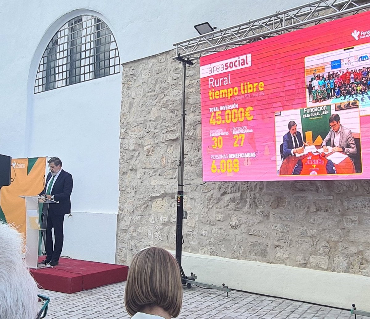 Luis Jesús García-Lomas Pousibet, gerente de la <a href="/FundacionCRJ/">Fundación Caja Rural de Jaén</a>, en la presentación de la memoria de la fundación de la #CajaRuralJaen. Enhorabuena por el esfuerzo que hacéis y que tanto impacto tiene en la provincia de #Jaen