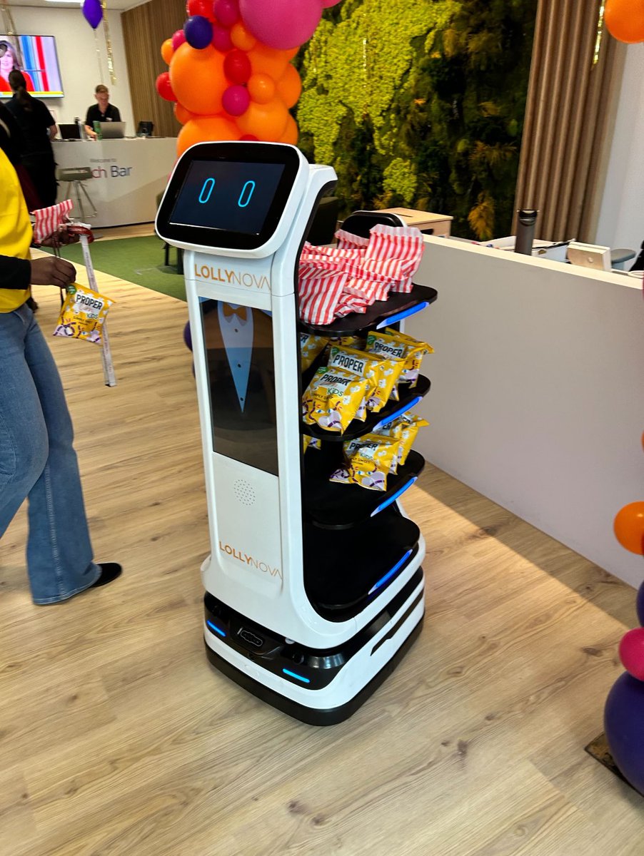 CCtech_x's tweet image. Office refurb celebrations 🏢🎉
🥐 Buffet breakfast for all
🎺 @BackChatBrass Brass band playing
🤖 Lolly robot delivering us sweets and snacks
❤️ Great vibe in the office
👩💻 #CCtech_x #WomenInTech #GirlCode #TechWomen #LifeAtSky #BelieveInBetter #OfficeLife