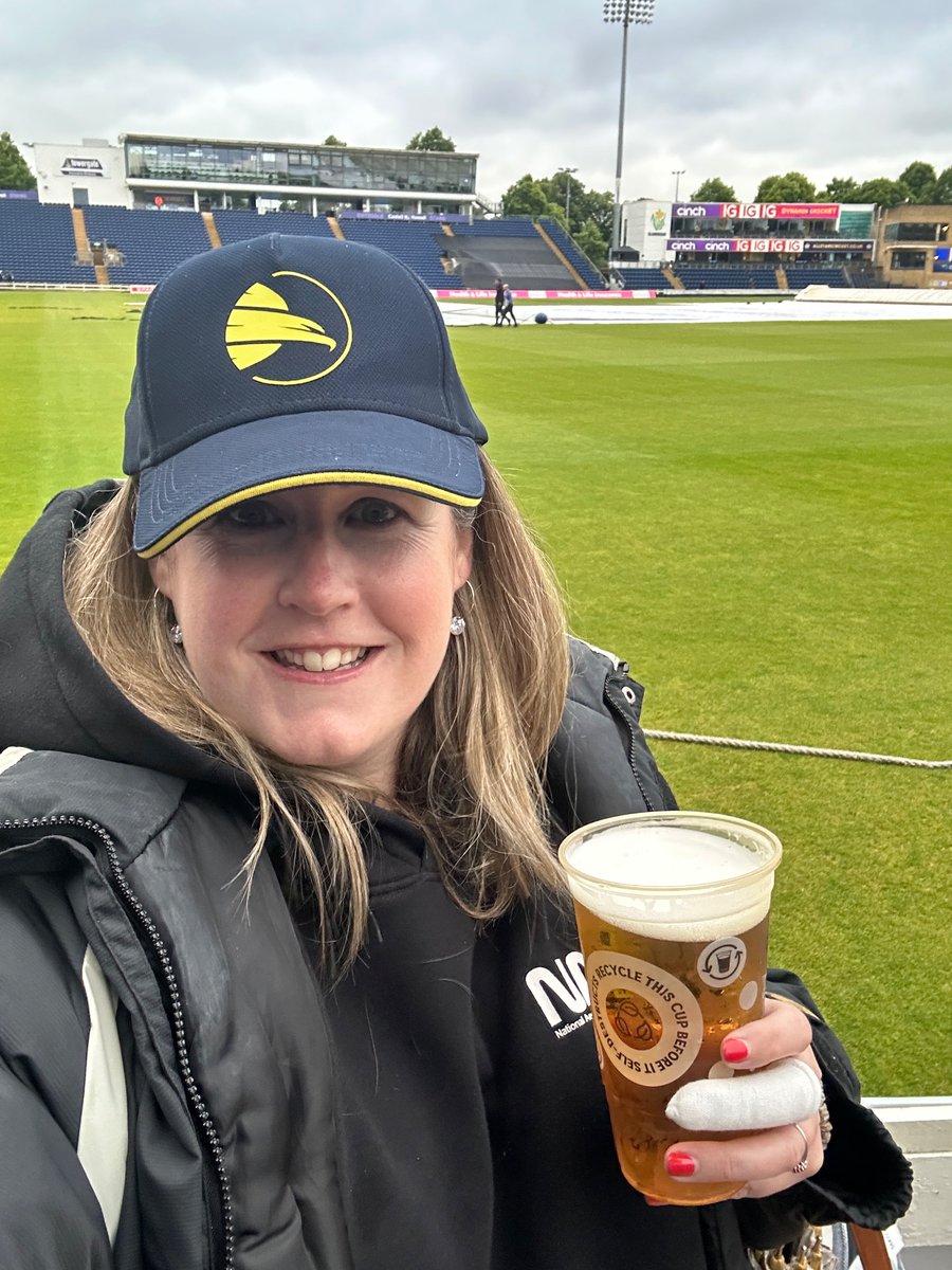 racer09's tweet photo. @hantscricket It’s abandoned for anyone looking…. oh well, quick pint in Cardiff! https://t.co/Gm0i7ppA7a