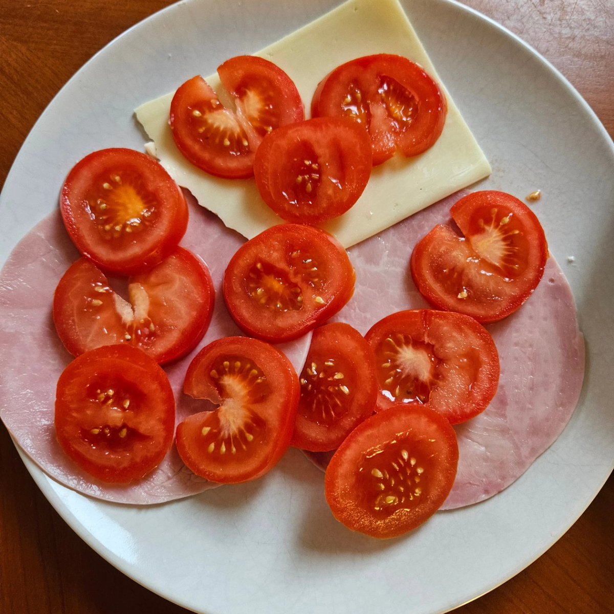 science_carni's tweet photo. Dinnertime. Yeah it's not 100% carnivore.  Tomato's are like only water so no problem for me. https://t.co/E8uMTws1v1