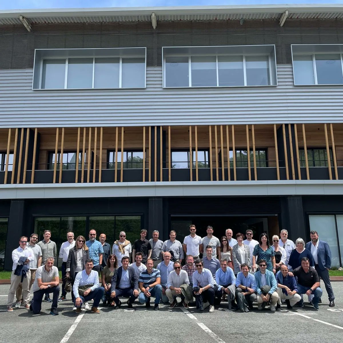 HondarribiaAE's tweet photo. Gaur H-Groupeko urteko kideen topaketa burutu da. Hondarribia A. E. ha celebrado su tradicional jornada H-Group. Tras visitar las instalaciones de la Real Sociedad en Zubieta, disfrutamos de una espléndida comida en la sociedad Gaztelubide de la parte vieja Donostiarra
#hgroup https://t.co/XZGJml9DKc