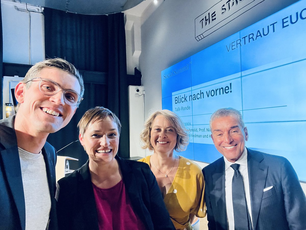 Thomas Arnold (@academy_arnold) on Twitter photo Das Gegenteil von Hass ist nicht Liebe, sondern Respekt. Solidarisieren Sie sich mit mir nicht als Jude, sondern als Mensch“, lautete der Appell von Friedmann.
Was für ein lebendiges Abschlusspodium des #socialsummit über #verTrauen in der #Demokratie , moderiert von <a href="/AnjaHeyde/">Anja Heyde</a> Das Gegenteil von Hass ist nicht Liebe, sondern Respekt. Solidarisieren Sie sich mit mir nicht als Jude, sondern als Mensch“, lautete der Appell von Friedmann.
Was für ein lebendiges Abschlusspodium des #socialsummit über #verTrauen in der #Demokratie , moderiert von <a href="/AnjaHeyde/">Anja Heyde</a>