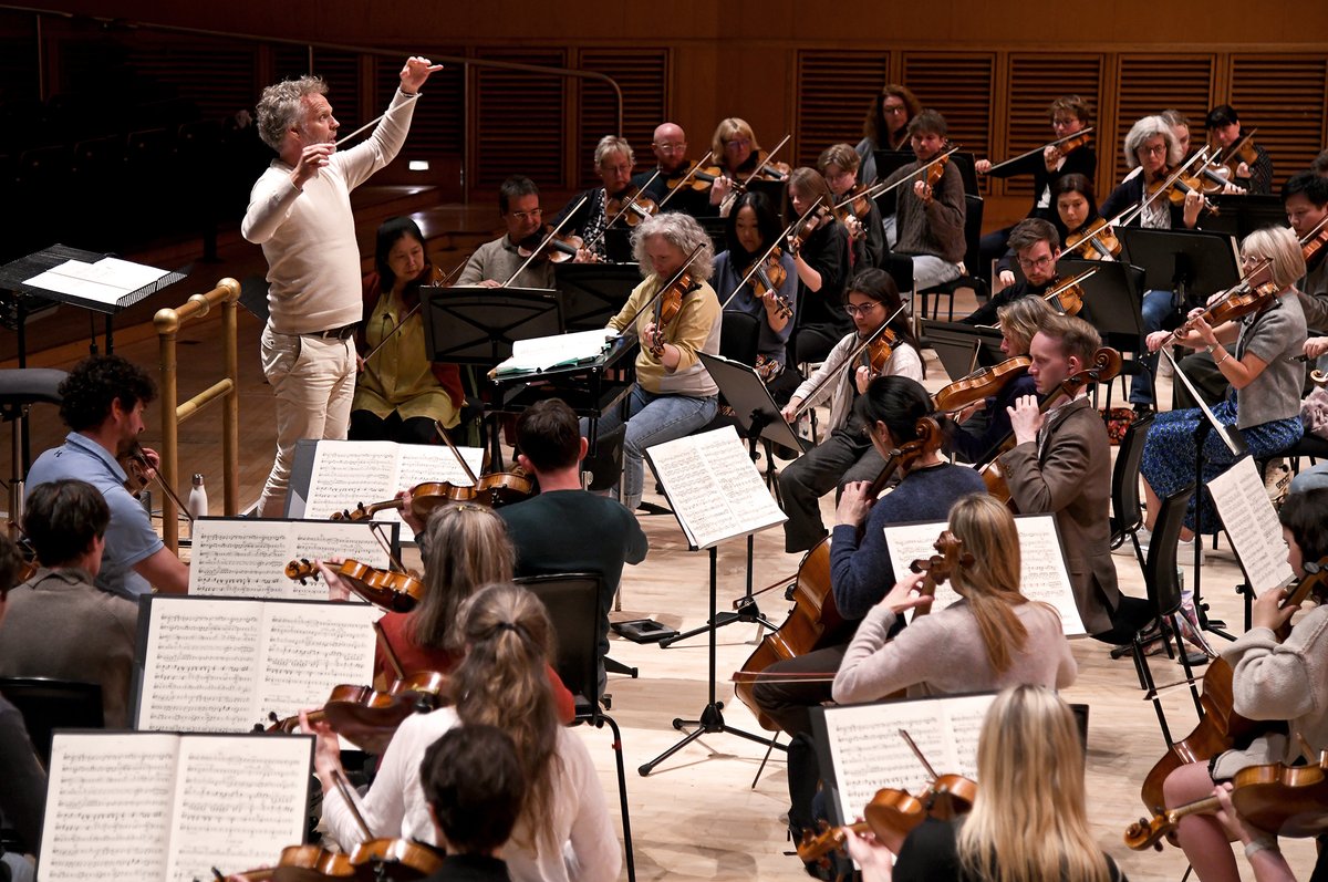 RSNO's tweet photo. 165 musicians, 132 singers, 18 timpani, four brass bands, one breathtaking requiem – join the RSNO, @tSondergard, @RCStweets students &amp; @RSNOChorus for Berlioz’ Grande Messe this week: https://t.co/4wsfkcCv7b https://t.co/vZoTruORSz