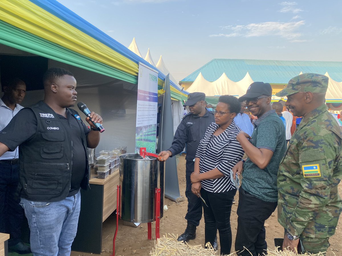 HonoreSaga's tweet image. Honored to showcase the climate change adaptation initiatives which are being implemented by @IucnRwanda through #TREPA and #COMBIO Projects in ongoing @GatsiboDistrict Open day and Expo