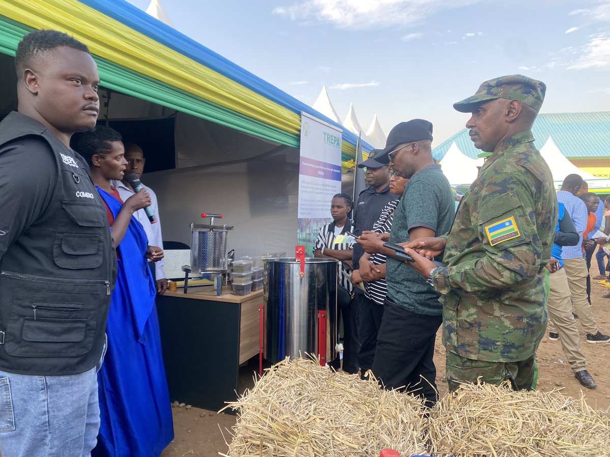 HonoreSaga's tweet image. Honored to showcase the climate change adaptation initiatives which are being implemented by @IucnRwanda through #TREPA and #COMBIO Projects in ongoing @GatsiboDistrict Open day and Expo