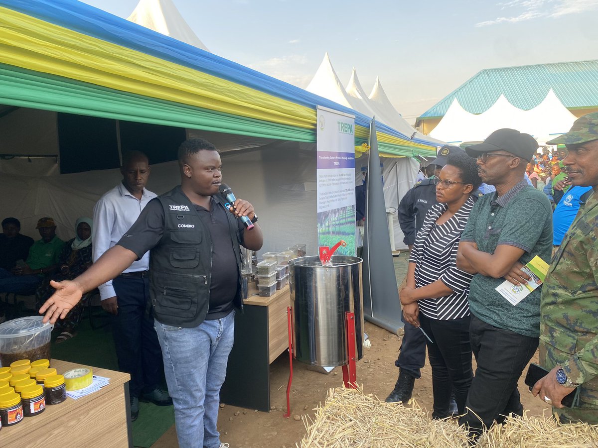 HonoreSaga's tweet image. Honored to showcase the climate change adaptation initiatives which are being implemented by @IucnRwanda through #TREPA and #COMBIO Projects in ongoing @GatsiboDistrict Open day and Expo