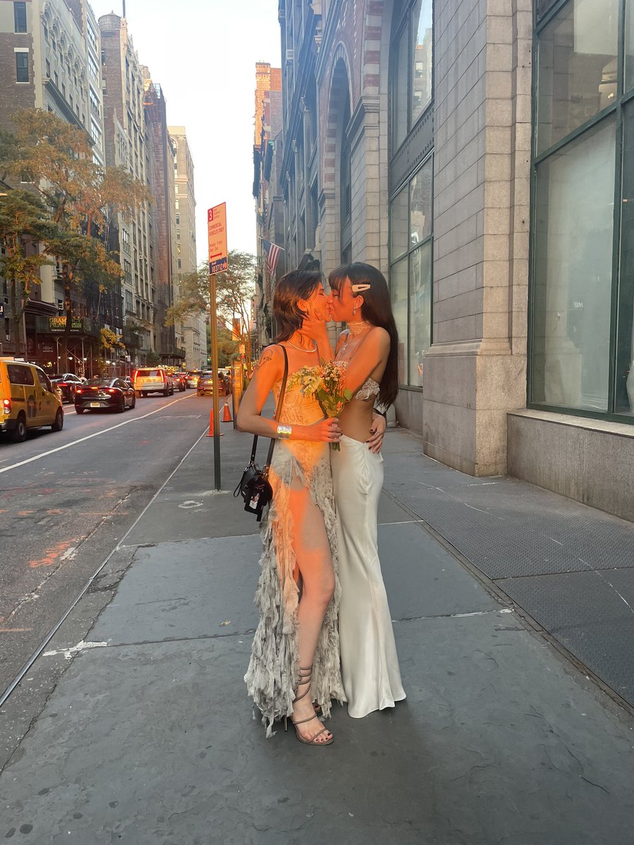 seonghwaster's tweet image. Golden Hour with my wife (feat. my mito keychain and seonghwa photocard)