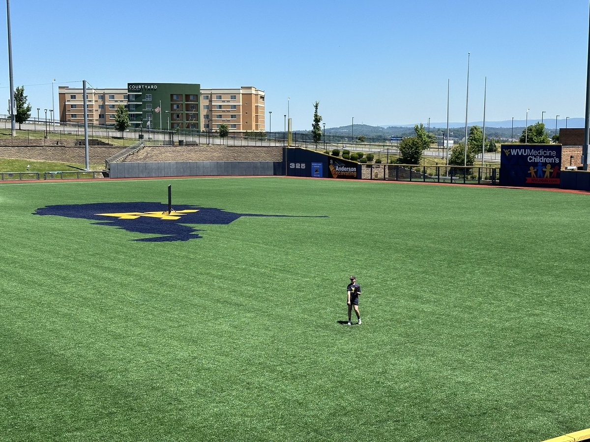 wyattoldaker's tweet photo. Great day at WVU today. Thankful for the opportunity to be able to go. #WVU https://t.co/zMdsil390I