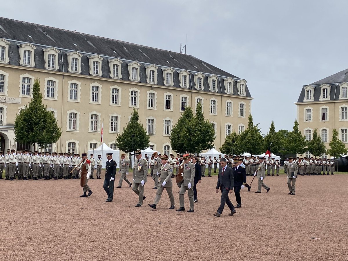 christineblin1's tweet photo. Très belle cérémonie de «Dantzig» ce soir à  l’@ecolegenie49 d’#Angers, cérémonie militaire regroupant toutes les unités de l’arme du Génie présidée par le Général de Corps d’armée  Patrice Quevilly, Inspecteur Général des Armées, en présence des acteurs économiques de La Défense https://t.co/K9Ij89ufSh