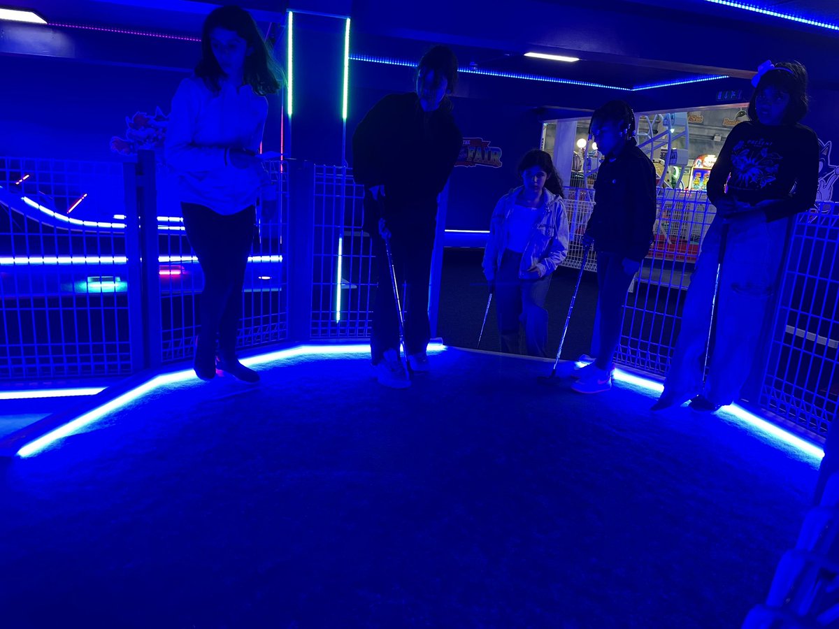 MissMortlock's tweet photo. Crazy golf 🏌️‍♀️🏌🏿@MissFullerBF @HeadBeechfield https://t.co/LFfj6GJA7b