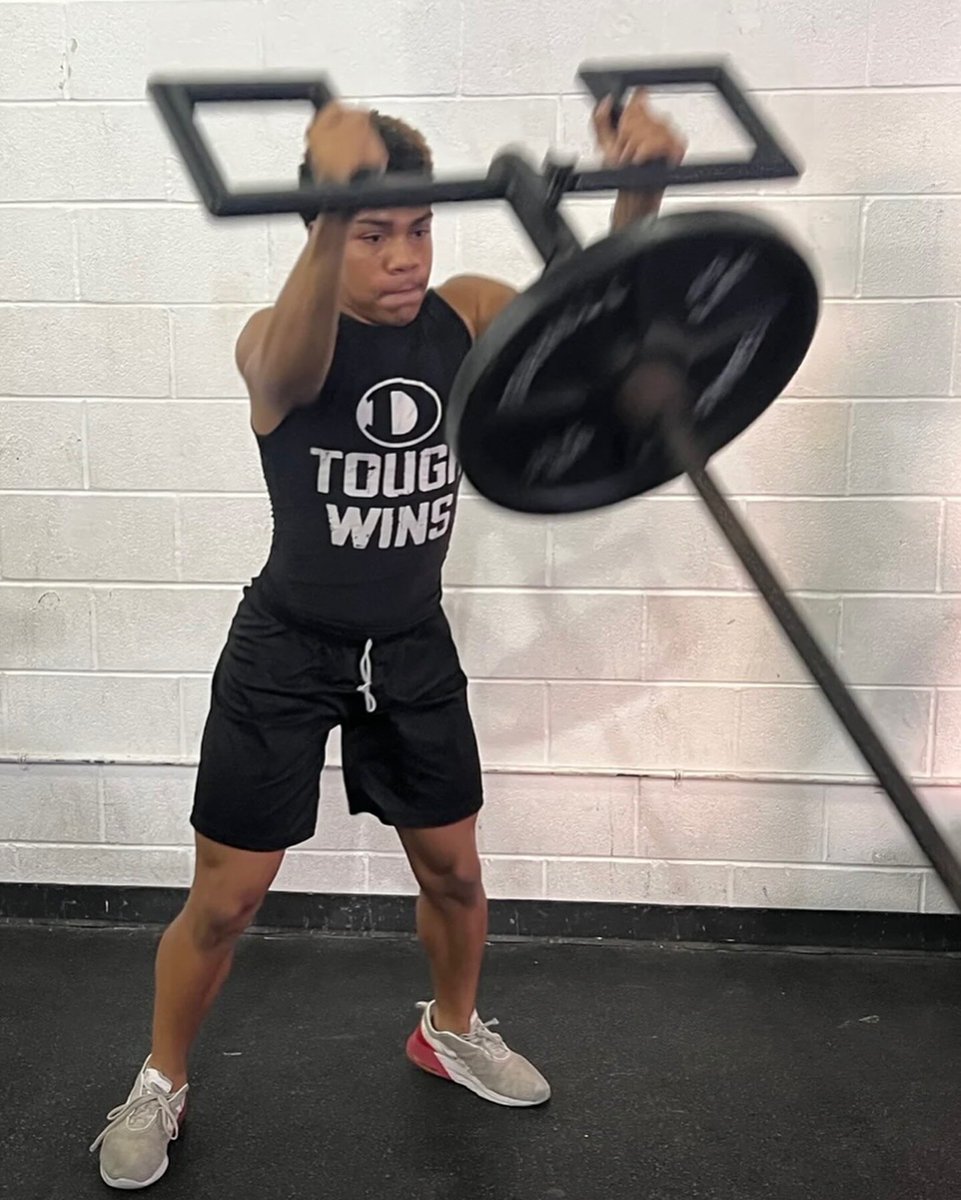 PremierAS_'s tweet image. The Harley Bar’s ergonomic design minimizes the risk of strain and injury during lifting sessions, ensuring that your players stay healthy and on the field where they belong. 

#WinningSolution #HarleyBar #TXHSFB #HighSchoolFootball