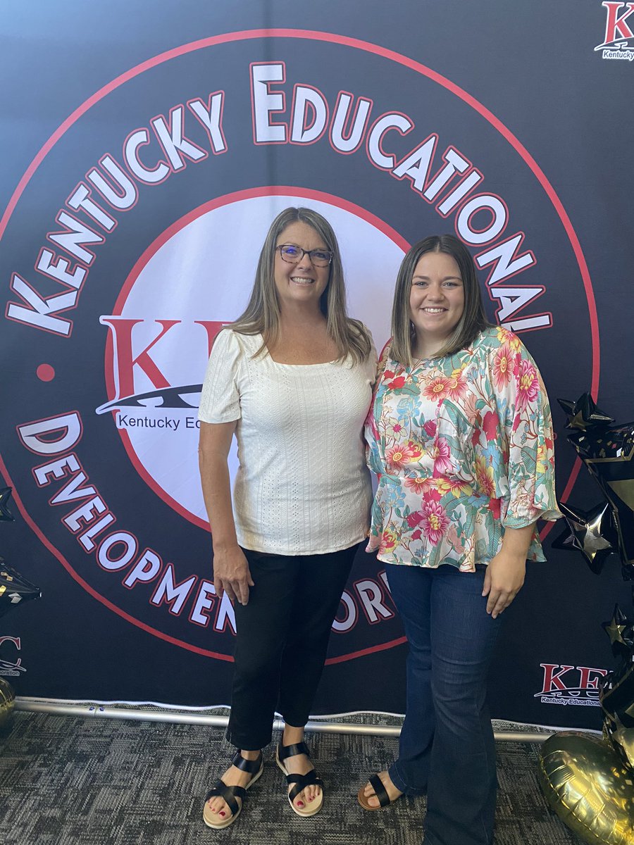 MrsBsEnglish's tweet photo. @kedc_achieve @KEDCGrants To me, ACHIEVE gives me the opportunity to network with other educators in Kentucky. It also teaches me new skills to bring back to my classroom. https://t.co/i8iaqWJqql
