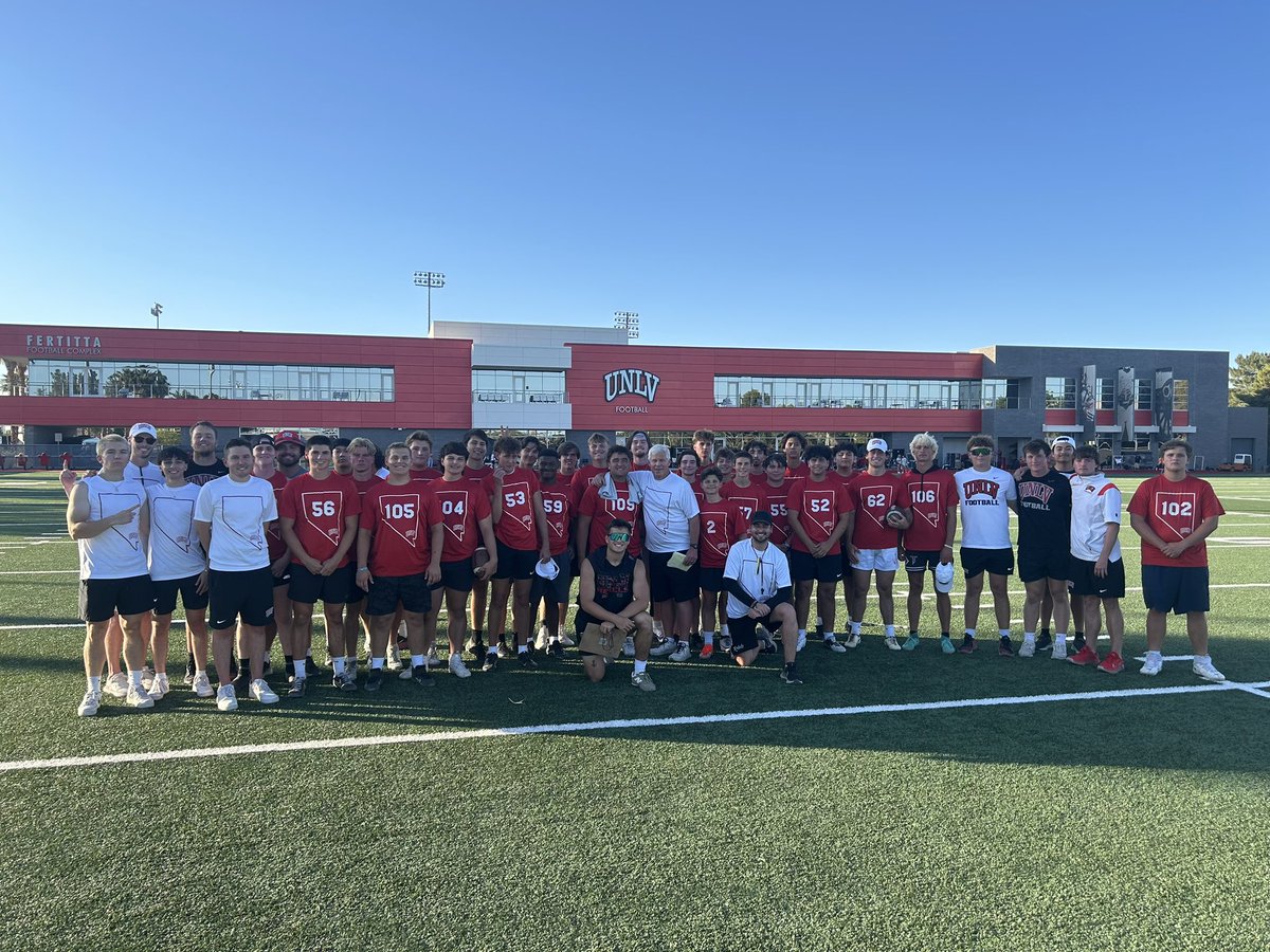 HunterJKing661's tweet photo. Thank you for the invite to the UNLV Specialists Camp had a great time!! @unlv @unlvfootball @TheChrisRubio @TheRubioMethod @Coach_Adams96 @jbertoni61 #longsnapper #football #longsnapping #longsnappers #longsnappersarepeopletoo #longsnappingnation https://t.co/Ze3RchAz9e
