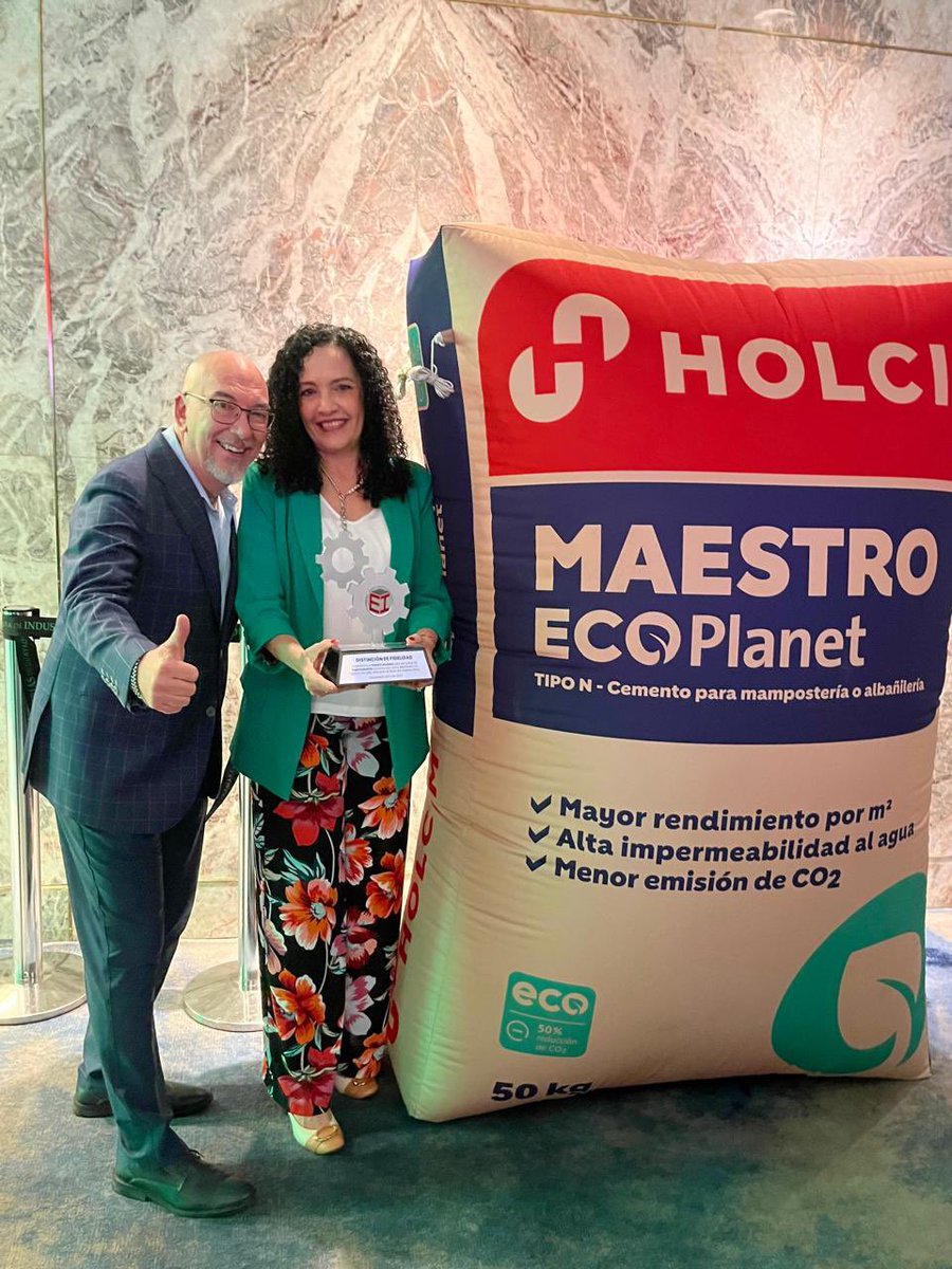 Nos encantó apoyar a <a href="/Industriasgye/">Cámara de Industrias de Guayaquil</a> en la #ExpoIndustria2024 , magno evento que reunió a la gran comunidad de #IndustrialesdeEcuador y su Gremio unido. <a href="/HolcimEcuador/">Holcim Ecuador</a> se siente muy honrado de ser miembro activo y yo particularmente del Comite Ejecutivo de dicha Camara .
