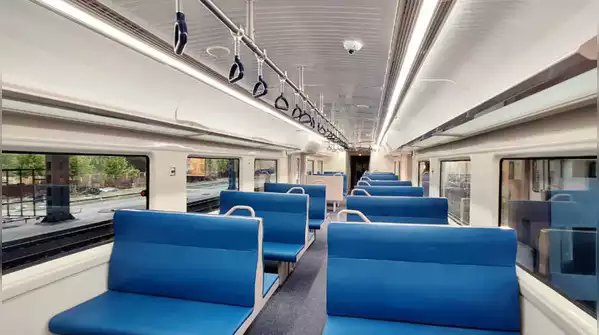 IndianTechGuide's tweet photo. 🚨 Indian Railways is all set to roll out its new train - the "Vande Metro" for intercity travel with an operational speed of 130 kmph. https://t.co/0Ozwoecb2N