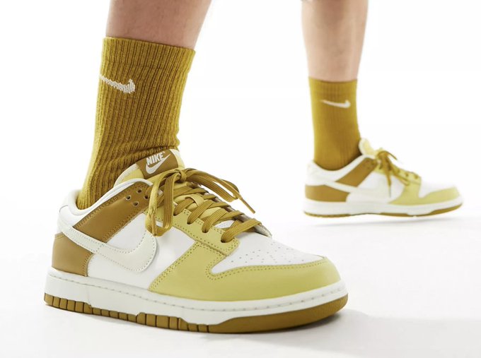 SOLELINKS's tweet photo. Ad: Nike Dunk Low 'Bronzine/Coconut Milk’ on sale for $68.99 + shipping => https://t.co/Y98FC5rZNs https://t.co/IIBfwgKvhc