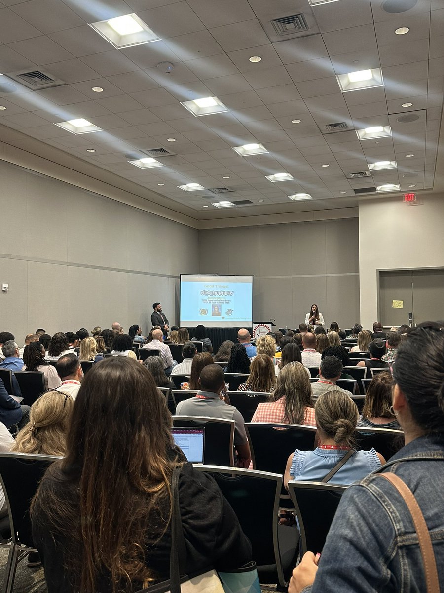 angelee_morales's tweet image. Fantastic information shared by RCHS on building capacity as instructional leaders! #OneRC #OuidaBest @brooke_mcmaster @tbbenson09