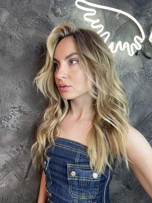 Do u like my new haircut? 🎀 Online right now at @chaturbate  Join my show !!! 🤗  https://t.co/wmLwqIjM8k