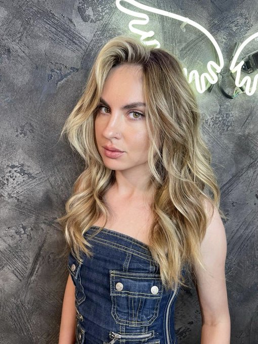 Do u like my new haircut? 🎀 Online right now at @chaturbate  Join my show !!! 🤗  https://t.co/wmLwqIjM8k