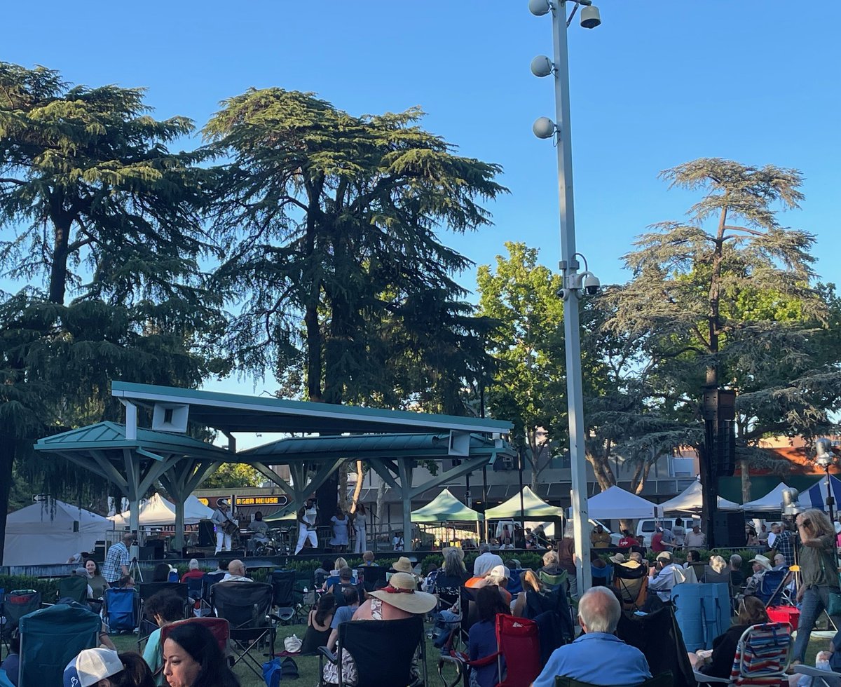 CarlynObringer's tweet photo. Contra Costa Neighbors: It was so much fun to kick off the most wonderful time of the year in Concord--Music and Market in Todos Santos Plaza! Check out the 2024 line up: https://t.co/BzVAho9vQD I look forward to seeing you on Thursday nights in Concord's #communitylivingroom https://t.co/QlWGGqo9pF