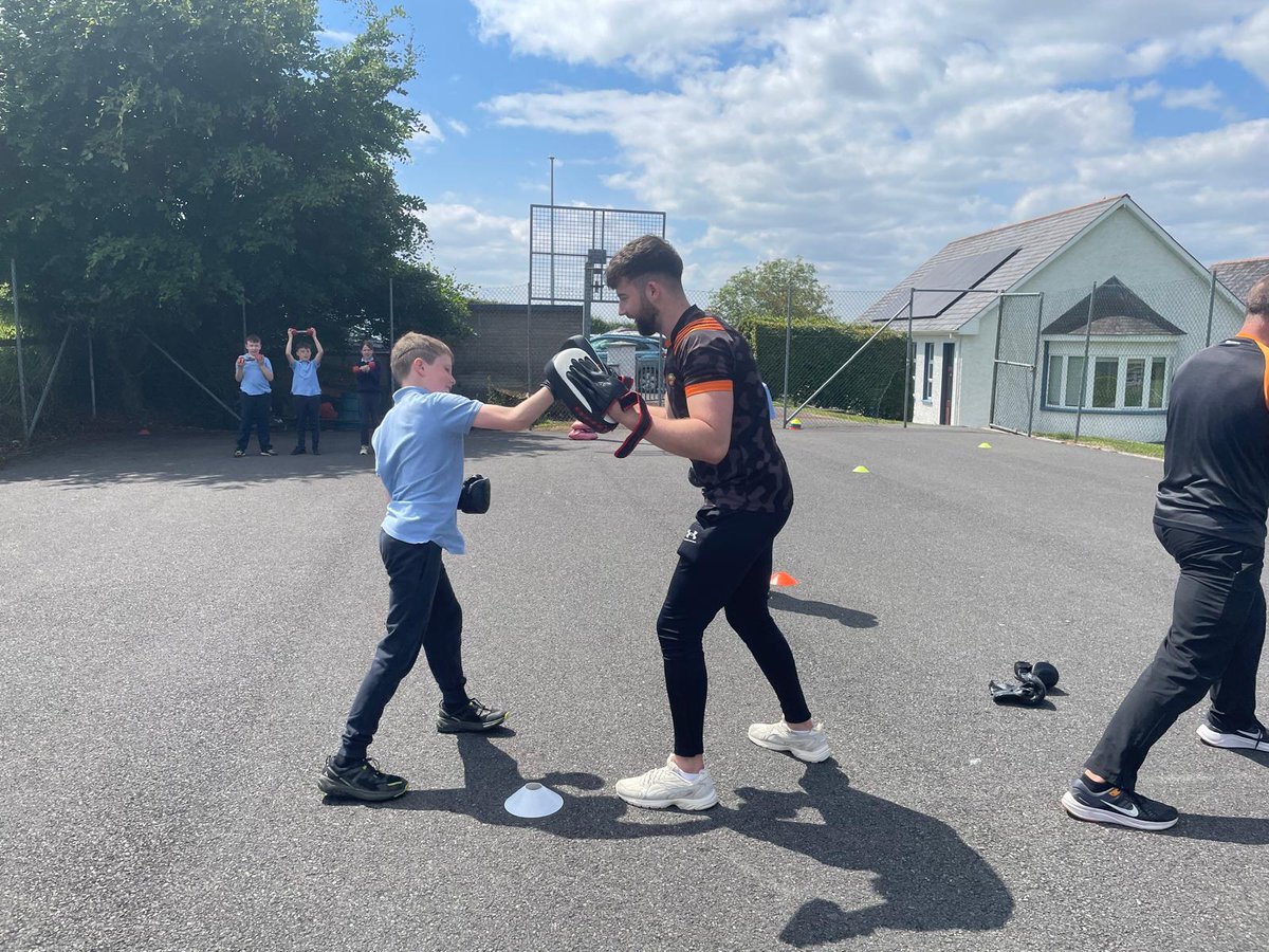 clonmacnoisns's tweet image. Thanks to Neal &amp;amp; Mike from Midland Boxercise for putting the children through their paces yesterday! 🏋🥊 🥵