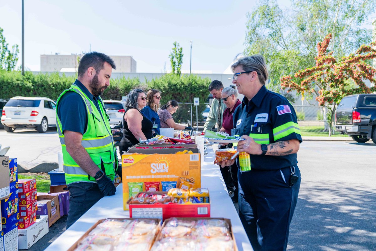 spokanetransit's tweet photo. STA's Employee Advisory Council (EAC) celebrated the beautiful weather with an employee-hosted backyard barbecue. Throughout the day, employees from each department volunteered to keep the laughs and camaraderie alive and well from 10:00 am to 4:00 pm. #teamwork #TransitNerds #STAfamily