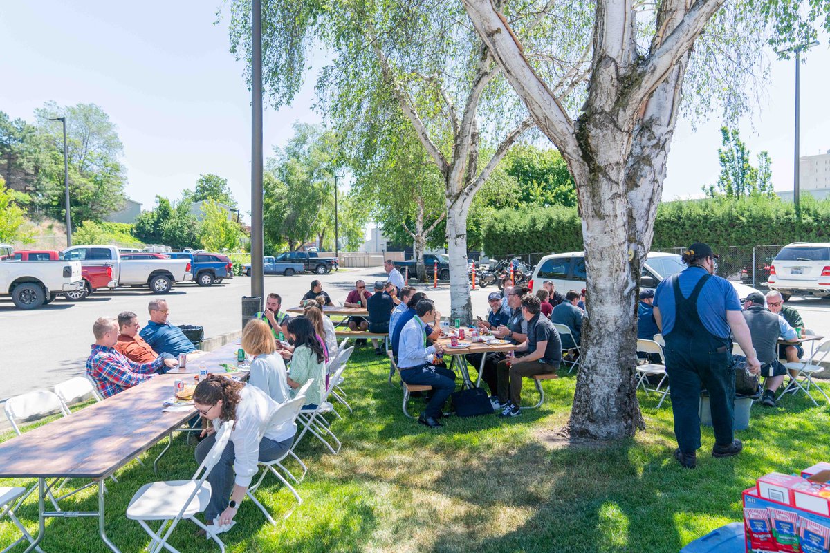 spokanetransit's tweet photo. STA's Employee Advisory Council (EAC) celebrated the beautiful weather with an employee-hosted backyard barbecue. Throughout the day, employees from each department volunteered to keep the laughs and camaraderie alive and well from 10:00 am to 4:00 pm. #teamwork #TransitNerds #STAfamily
