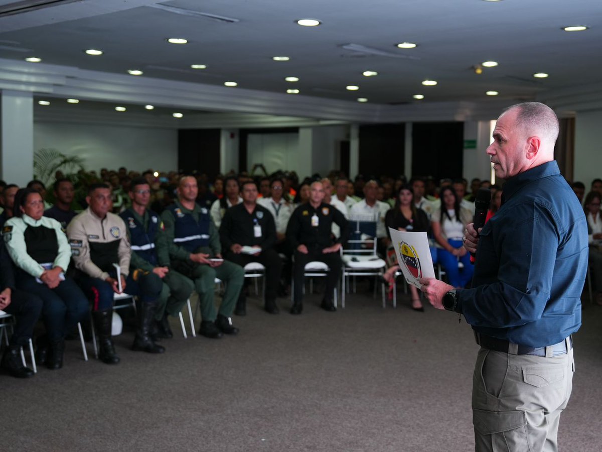 MijpVzla's tweet image. #13JUN || Cabe destacar que el foro “Perspectiva Actual de la Investigación Científica del Delito” celebrado en Cumaná, contó con la asistencia de 249 funcionarios(as) de la #GNB, @PNBVzla, #CICPC y policiales estadales y municipales de Sucre.